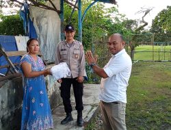 PEDULI SESAMA, POLSEK TALANG UBI BAGIKAN TAKJIL KEPADA WARGA