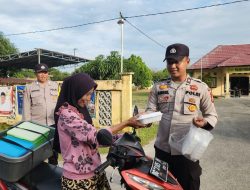 Polsek Penukal Utara Bagikan Takjil, Wujud Kepedulian Polisi di Bulan Ramadan