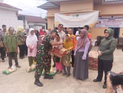 Penyaluran Bantuan Sosial di Desa Sukaraja, Kapolres PALI: “Wujud Kepedulian untuk Masyarakat Terdampak Banjir”