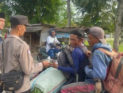 Polsek Tanah Abang Berbagi Takjil, Pererat Kebersamaan di Bulan Ramadan