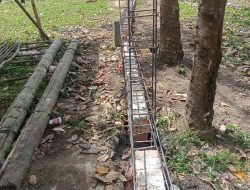 Warga Tuding Pengerjaan Pagar TPU Tempirai Selatan diduga Asal Jadi