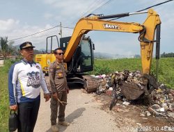 Camat Anyer Bersama DLH Kabupaten Serang Gerebek Sampah Kampung Dagan Desa Anyer