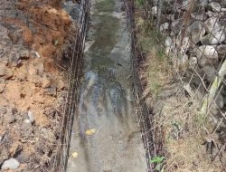 DIDUGA ASAL JADI, PROYEK DRAINASE DI DESA PRAMBATAN   DIKERJAKAN TIDAK  SESUAI STANDAR