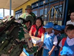 TNI Peduli Pendidikan Anak Usia Dini: Pos Oksibil Beri Alat Tulis ke PAUD