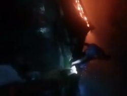 Sijago Merah Lalat Rumah Warga Diduga Akibat Konsleting Listrik