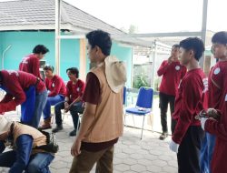 ‎Pemerintahan Kelurahan Warnasari Kolaborasi Bersama Universitas Politeknik Banten Latih Warganya Punya Skil Las Listrik