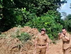 Camat Sungai Keruh Turun Langsung Tinjau Jalan Rusak, Warga Apresiasi Respons Cepat